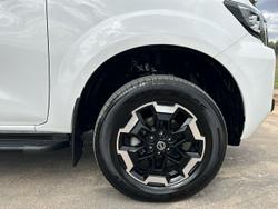 2024 Nissan Navara ST-X