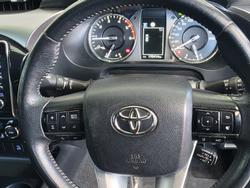 2020 Toyota Hilux SR5