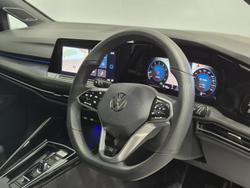 2023 Volkswagen Golf 110TSI R-Line