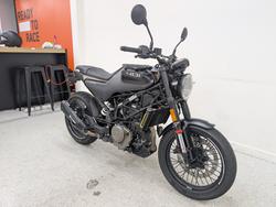 2022 HUSQVARNA SVARTPILEN 401 Black