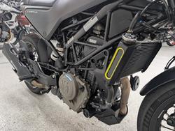 2022 HUSQVARNA SVARTPILEN 401 Black