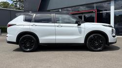 2025 Mitsubishi Outlander LS