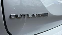 2025 Mitsubishi Outlander LS