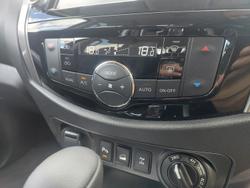 2025 Nissan Navara ST-X