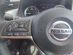 2025 Nissan Navara ST-X