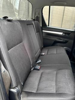 2021 Toyota Hilux SR5