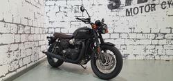 Triumph Bonneville T120 Black