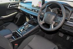2025 Mitsubishi Outlander LS