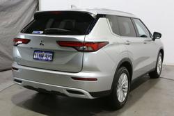 2025 Mitsubishi Outlander LS