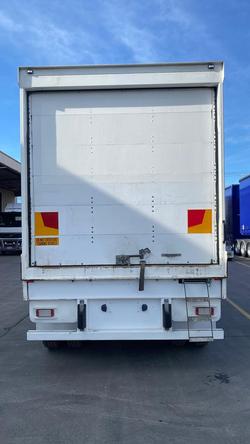 2014 Maxitrans 18P Dry Van White