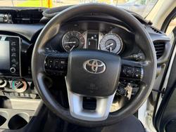 2022 Toyota Hilux SR