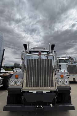 2025 Kenworth T909 