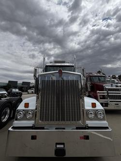 2025 Kenworth T909 