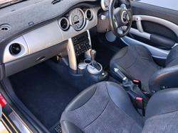 2004 MINI Hatch Cooper R50 MY05 Chilli Red