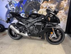 2025 Yamaha YZF-R1 BLACK