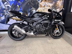 2025 Yamaha YZF-R1 BLACK