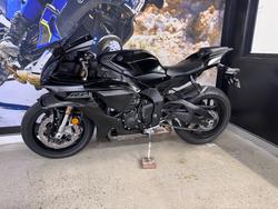 2025 Yamaha YZF-R1 BLACK