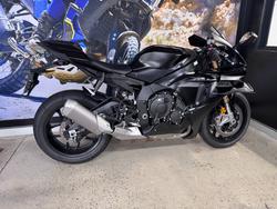 2025 Yamaha YZF-R1 BLACK