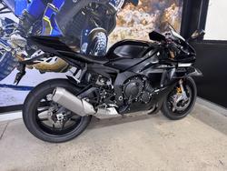 2025 Yamaha YZF-R1 BLACK