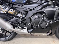 2025 Yamaha YZF-R1 BLACK