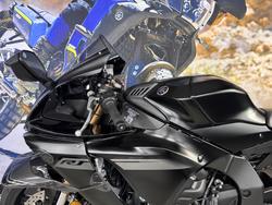 2025 Yamaha YZF-R1 BLACK