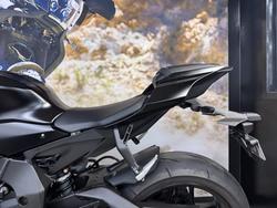 2025 Yamaha YZF-R1 BLACK