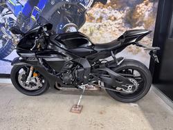 2025 Yamaha YZF-R1 BLACK