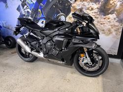 2025 Yamaha YZF-R1 BLACK