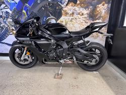 2025 Yamaha YZF-R1 BLACK