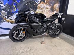 2025 Yamaha YZF-R1 BLACK