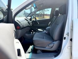 2010 Toyota Hilux SR KUN26R MY10 4X4 Glacier White