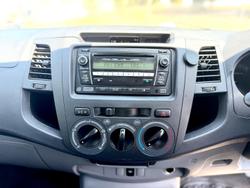 2010 Toyota Hilux SR KUN26R MY10 4X4 Glacier White