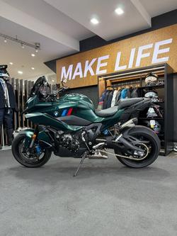 2026 BMW Motorrad M 1000 XR Aurelius Green Metallic