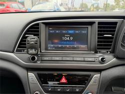 2017 HYUNDAI ELANTRA ACTIVE 2.0 MPI AD Red