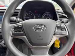 2017 HYUNDAI ELANTRA ACTIVE 2.0 MPI AD Red
