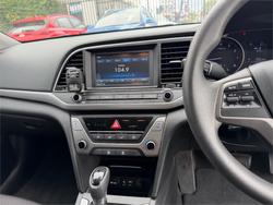 2017 HYUNDAI ELANTRA ACTIVE 2.0 MPI AD Red