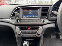 2017 HYUNDAI ELANTRA ACTIVE 2.0 MPI AD Red