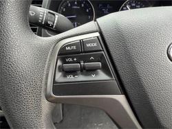 2017 HYUNDAI ELANTRA ACTIVE 2.0 MPI AD Red