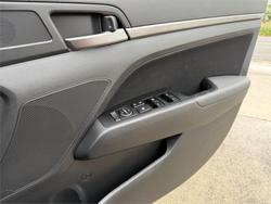 2017 HYUNDAI ELANTRA ACTIVE 2.0 MPI AD Red