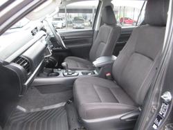 2025 Toyota Hilux SR