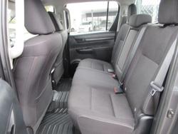 2025 Toyota Hilux SR