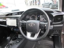 2025 Toyota Hilux SR