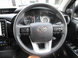 2025 Toyota Hilux SR