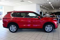 2025 Mitsubishi Outlander LS