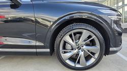 2025 Genesis GV70 2.5T SIGNATURE