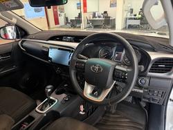 2024 Toyota Hilux 4x4 2.8L Dsl D/C 6AT SR5 48V