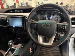 2024 Toyota Hilux 4x4 2.8L Dsl D/C 6AT SR5 48V