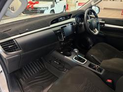 2024 Toyota Hilux 4x4 2.8L Dsl D/C 6AT SR5 48V