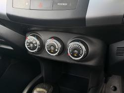 2011 Mitsubishi Outlander VR-X