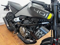 2024 Husqvarna SVARTPILEN 401 Black